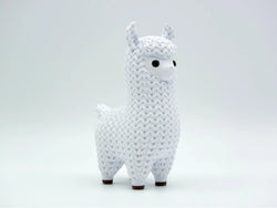 GESTRICKTER LAMA