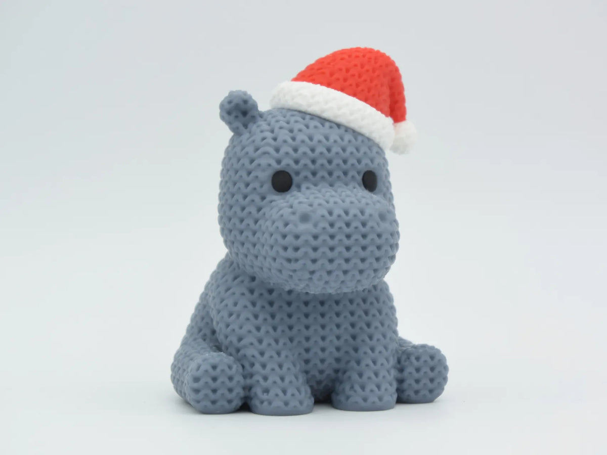 GESTRICKTES NILPFERD MIT WEIHNACHTSMÜTZE - WEIHNACHTEN