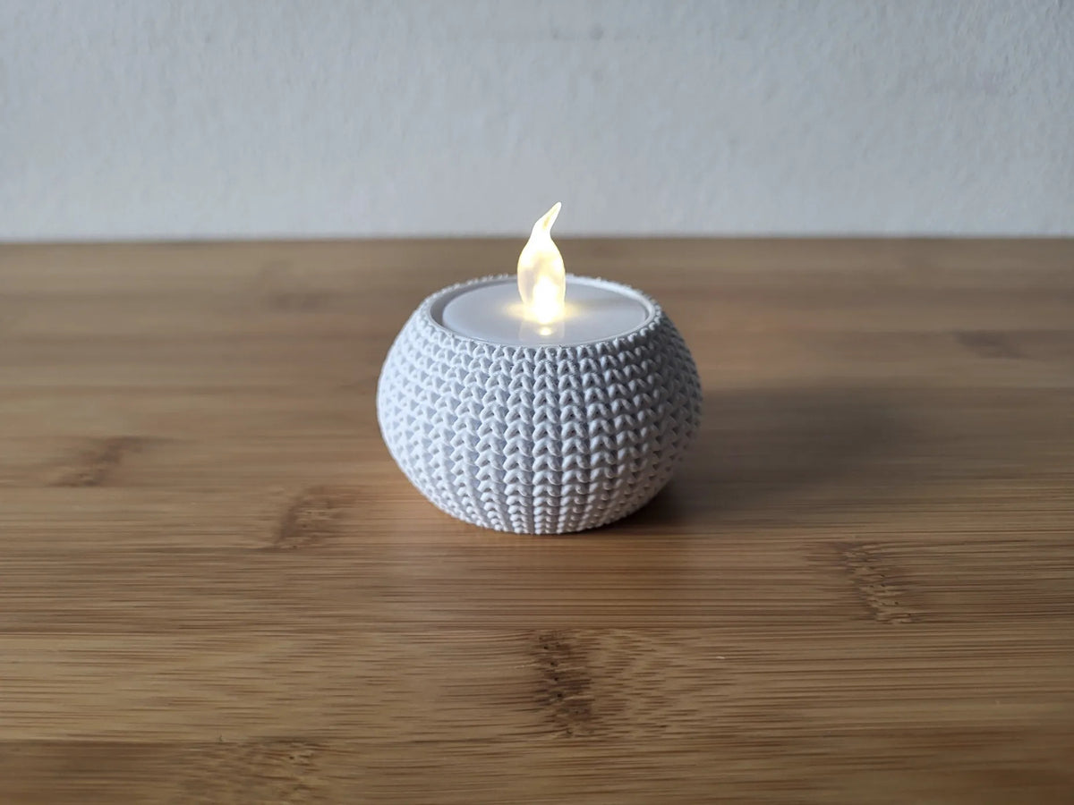 GESTRICKTER TEELICHTHALTER