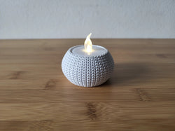 GESTRICKTER TEELICHTHALTER