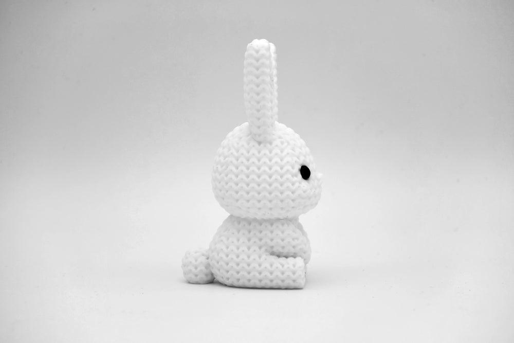 GESTRICKTER OSTERHASE