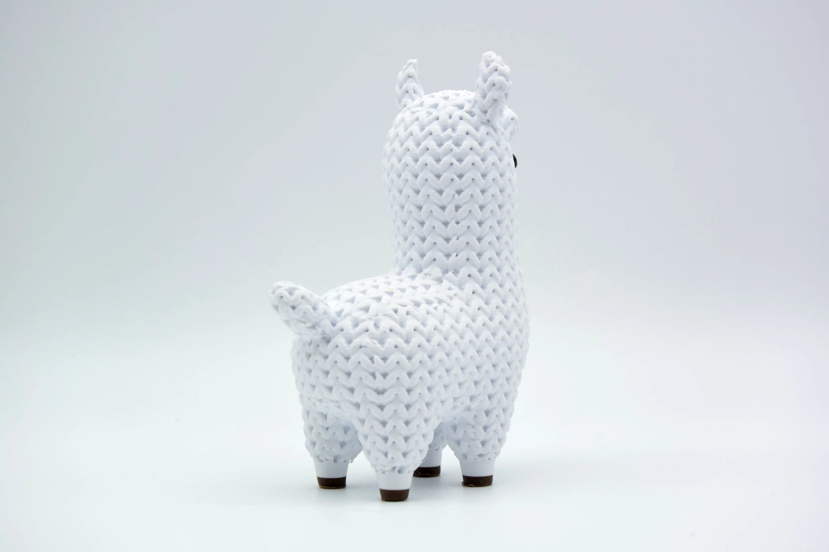 GESTRICKTER LAMA