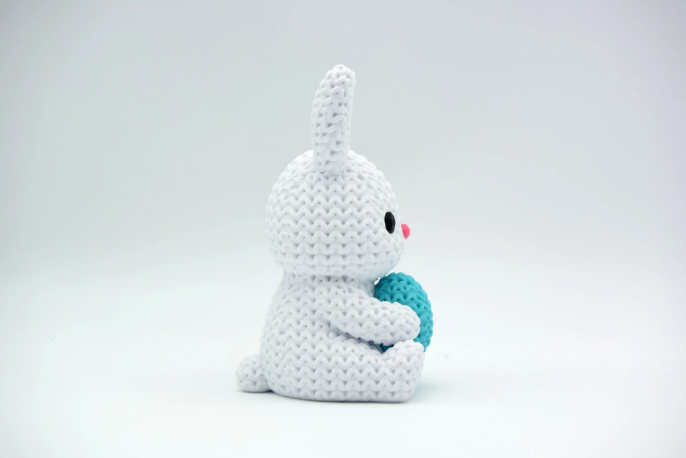 GESTRICKTER HASE MIT OSTEREI