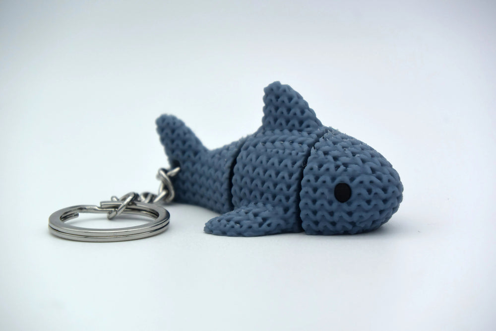 GESTRICKTER BEWEGLICH GEGLIEDERTER HAI