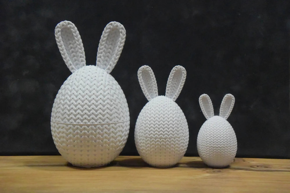GESTRICKTER OSTER-EIERBEHÄLTER MIT HASENOHREN