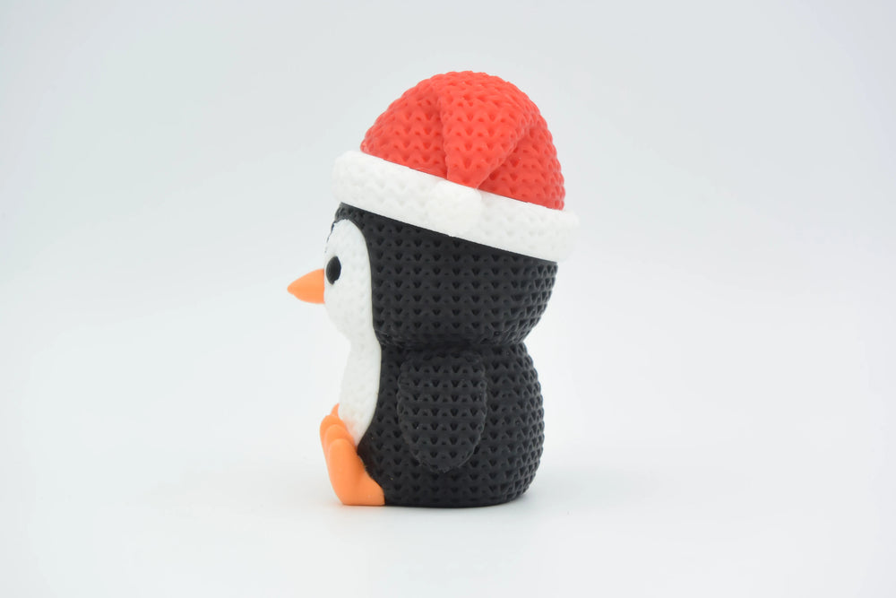 GESTRICKTER PINGUIN MIT WEIHNACHTSMÜTZE - WEIHNACHTEN