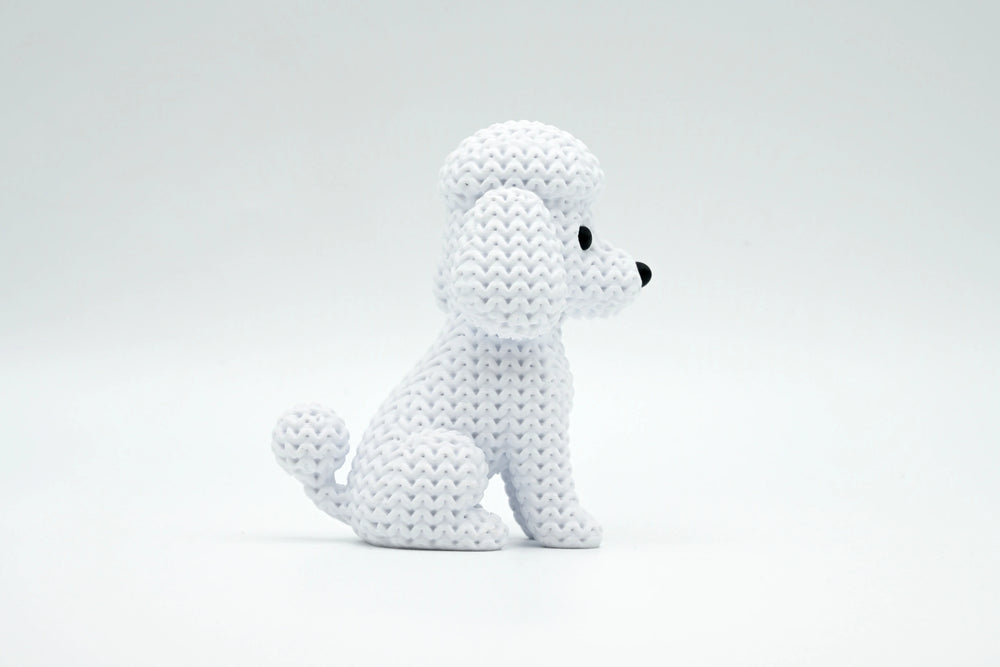 GESTRICKTER PUDELHUND