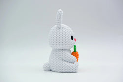 GESTRICKTER HASE MIT KAROTTE - OSTERN
