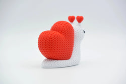 GESTRICKTE VALENTINSTAG-SCHNECKE