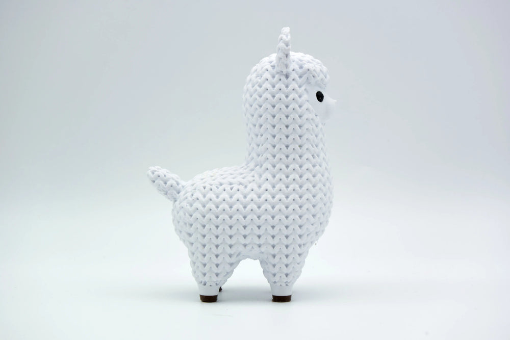 GESTRICKTER LAMA