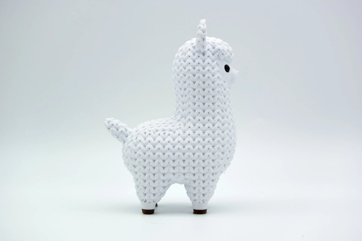 GESTRICKTER LAMA