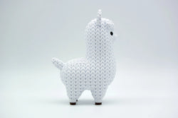 GESTRICKTER LAMA