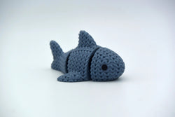 GESTRICKTER BEWEGLICH GEGLIEDERTER HAI