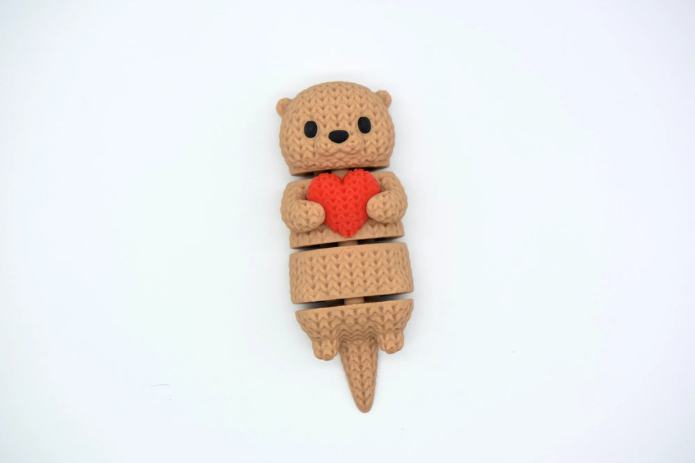 GESTRICKTER BEWEGLICHER OTTER MIT HERZ