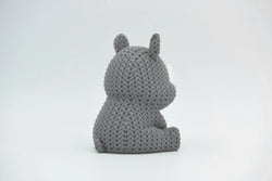 GESTRICKTES NASHORN